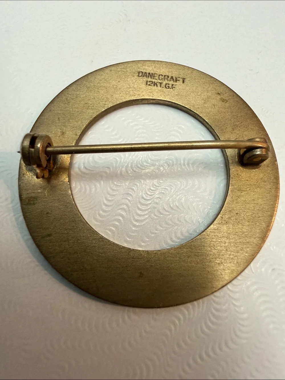 Vintage Danecraft 12kt gold filled Etched Leaf & Floral Circle Brooch